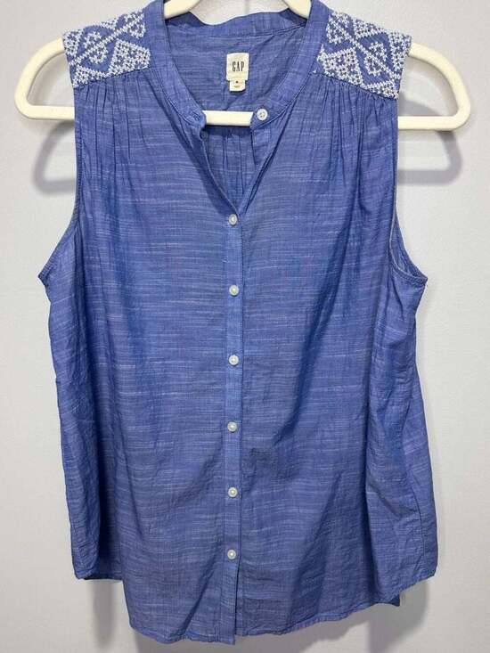 Gap Tops - Gap Sleeveless Embroidered Yoke Button Down Shirt Size M